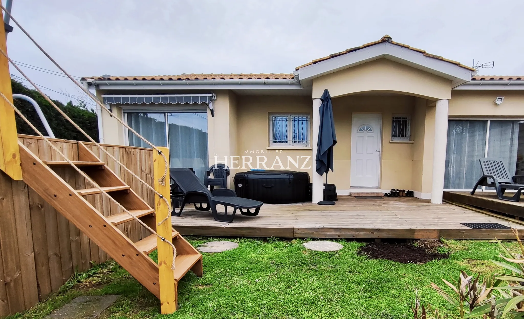 Maison de plain-pied rénovée à Coutras avec 4 chambres et terrasse 