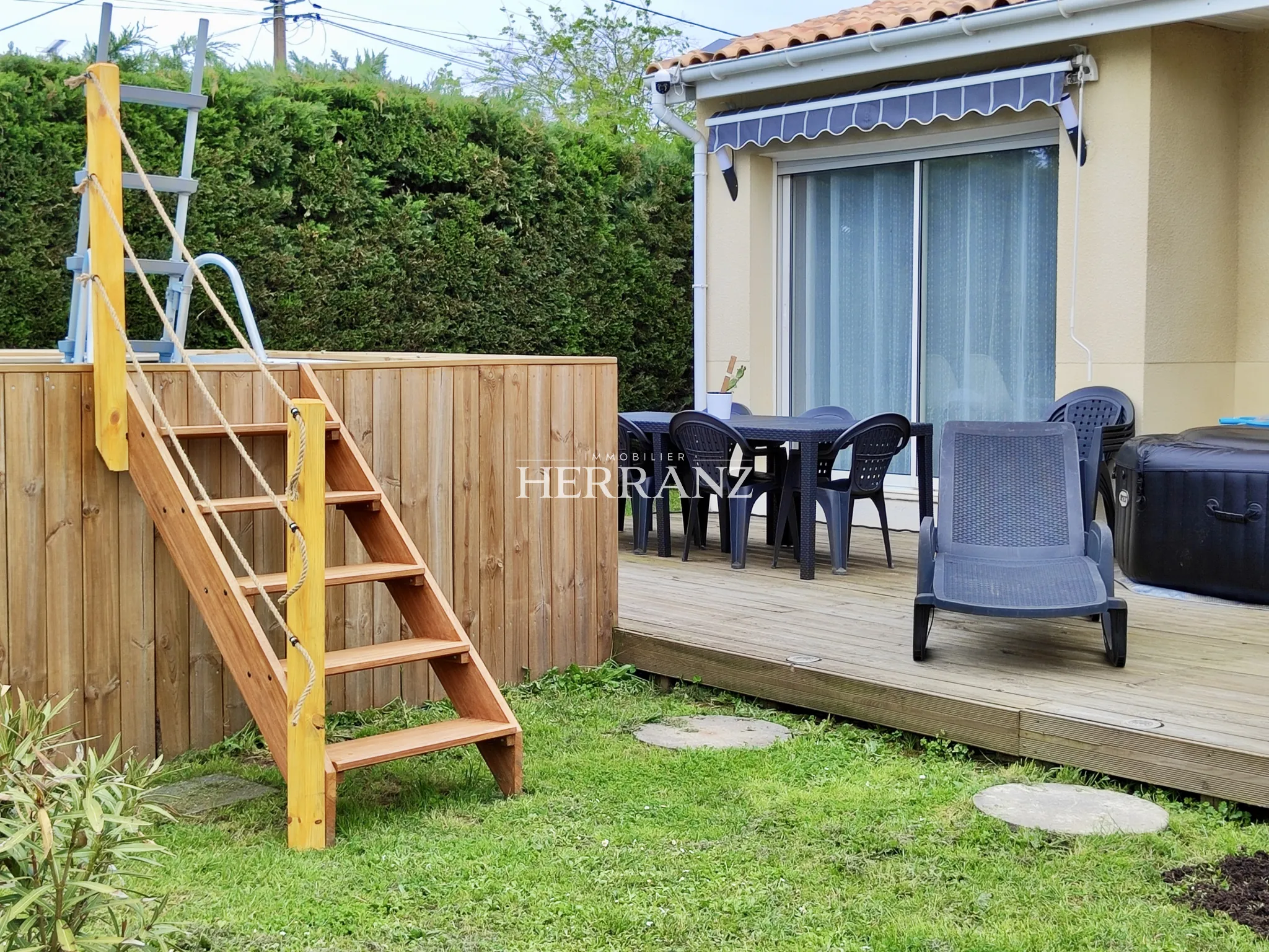 Maison de plain-pied rénovée à Coutras avec 4 chambres et terrasse 