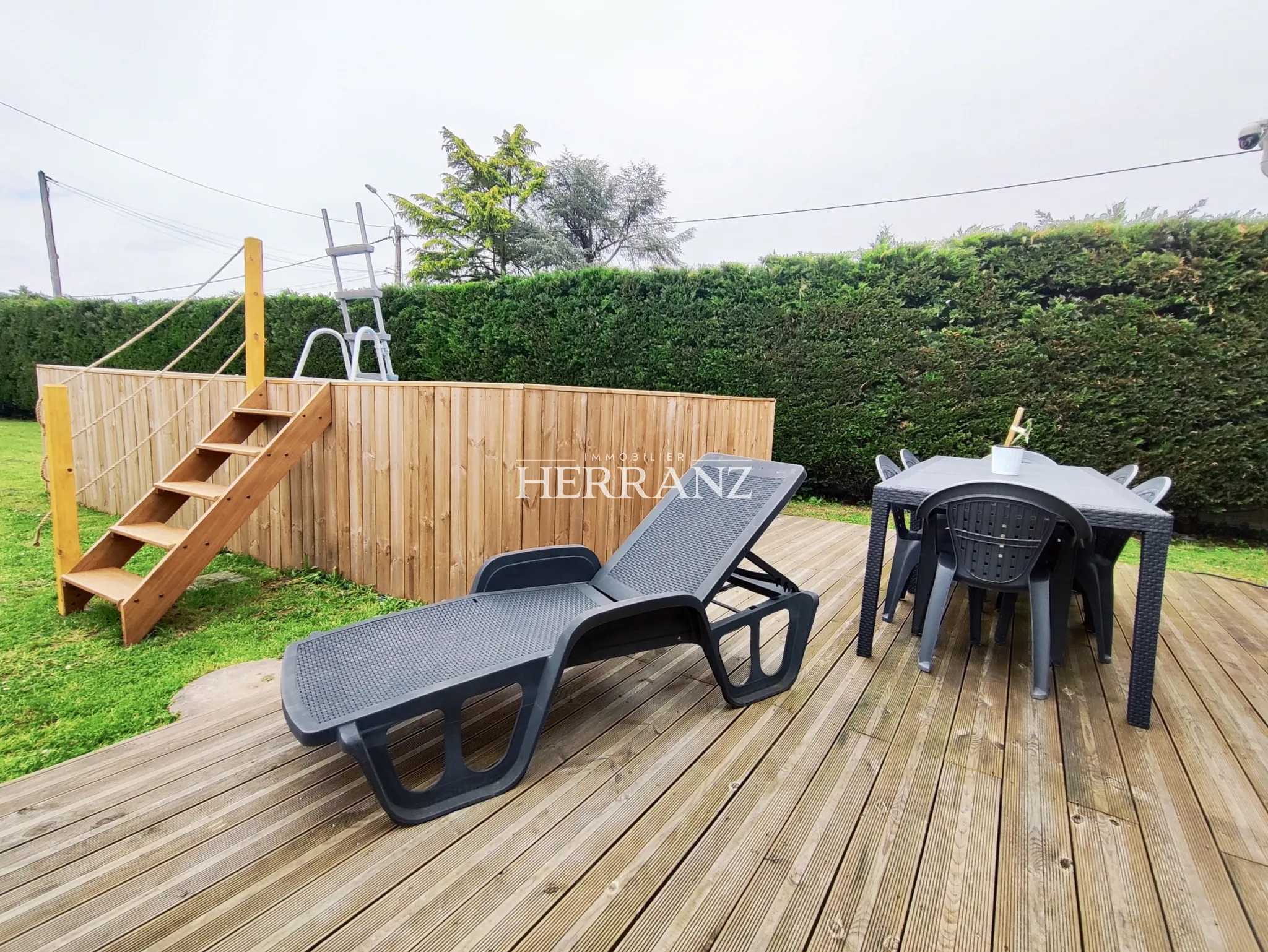 Maison de plain-pied rénovée à Coutras avec 4 chambres et terrasse 