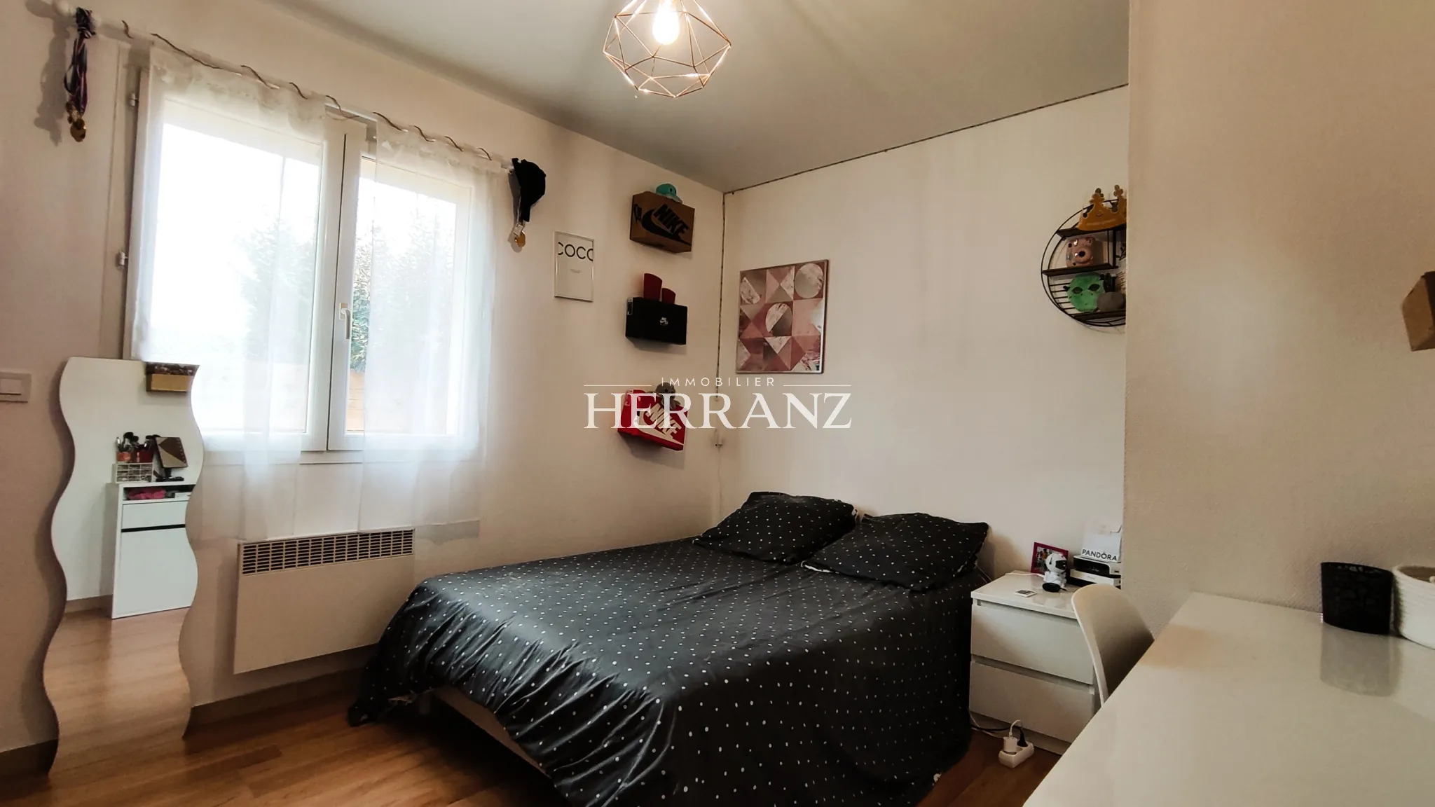 Maison de plain-pied rénovée à Coutras avec 4 chambres et terrasse 