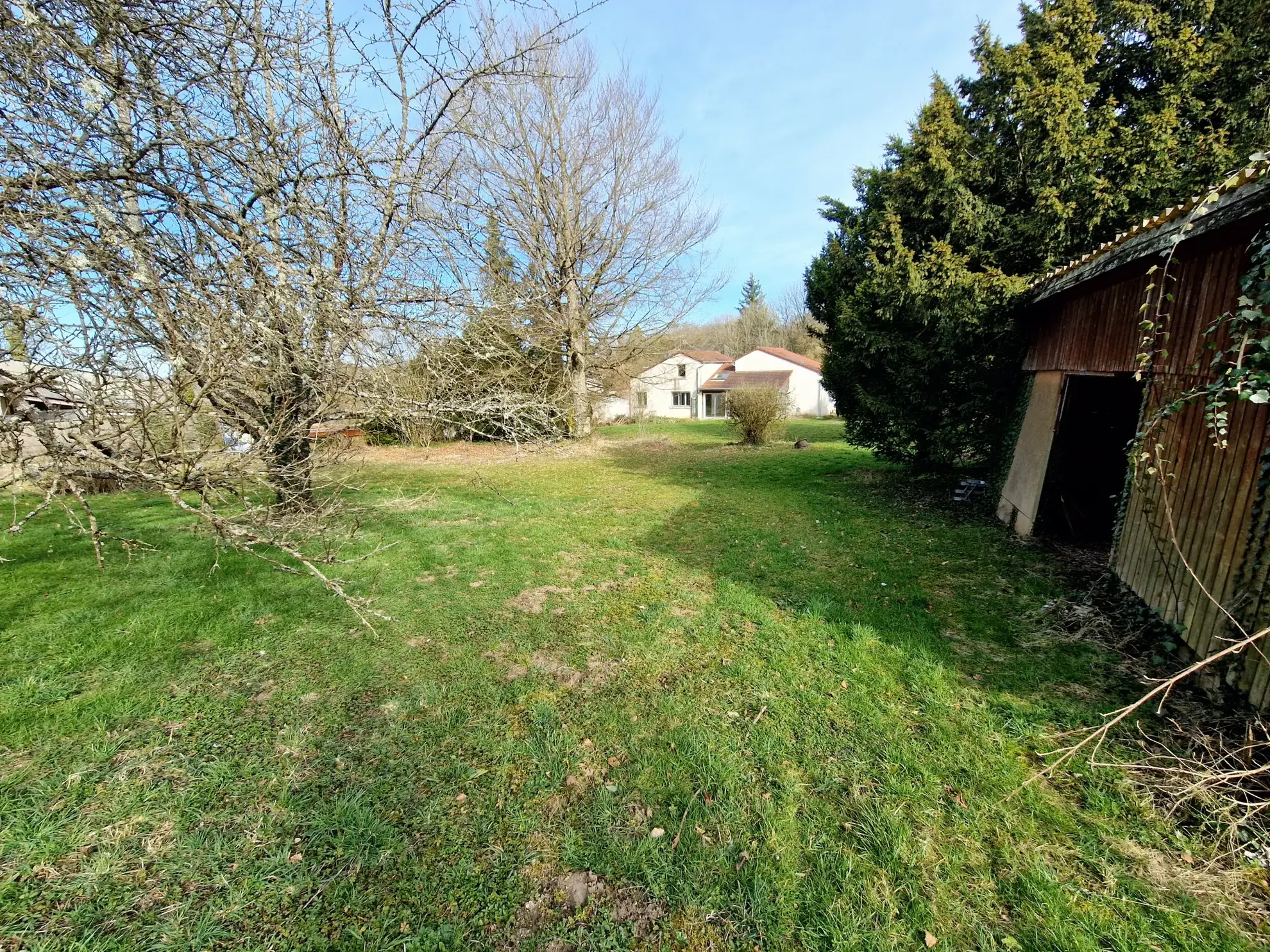 Maison d'architecte à rénover avec grand terrain à Bourbonne-les-Bains 
