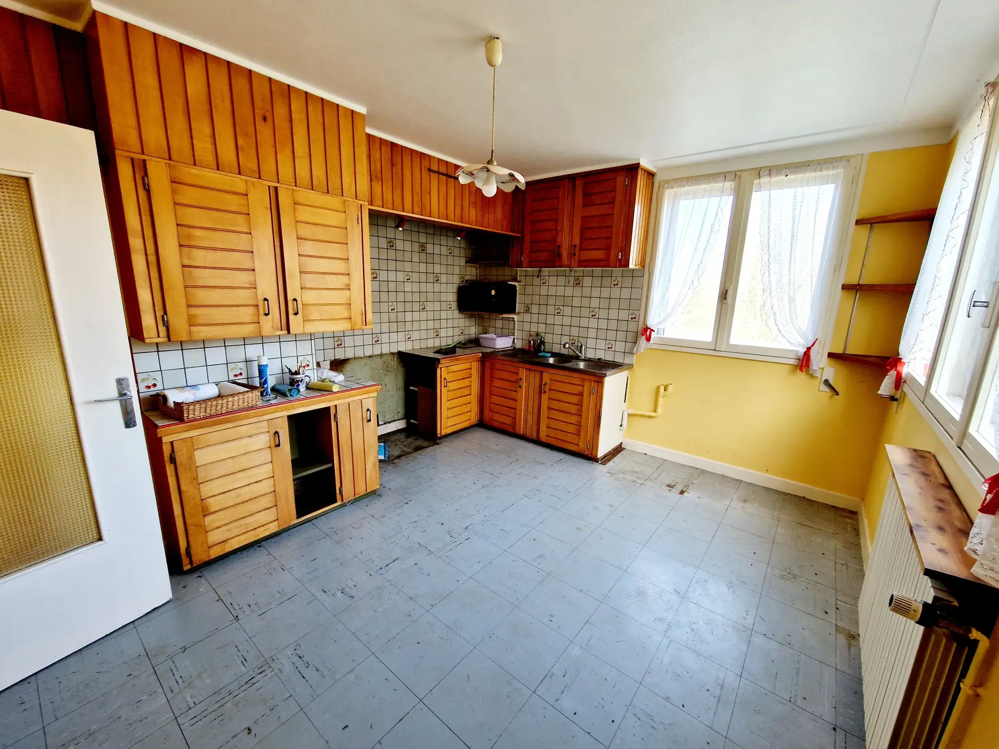 Maison d'architecte à rénover avec grand terrain à Bourbonne-les-Bains 