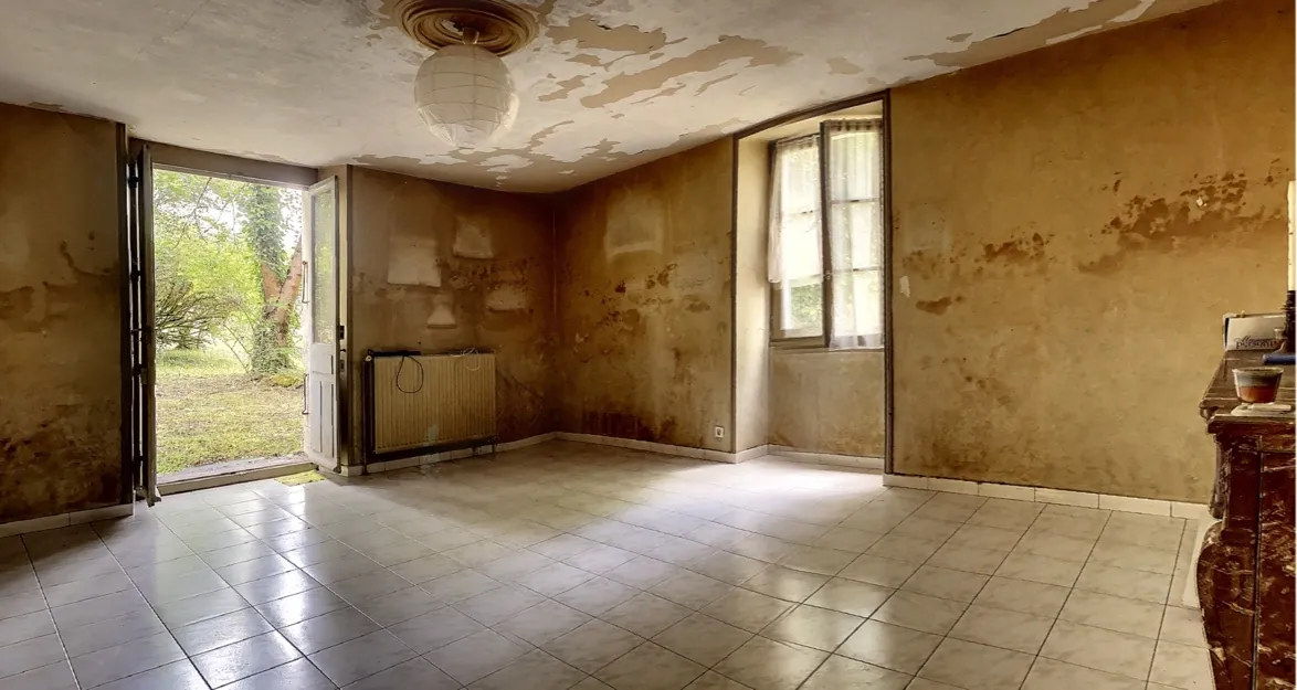 Maison bourgeoise en pierre à rénover à Manzac sur Vern, Dordogne 