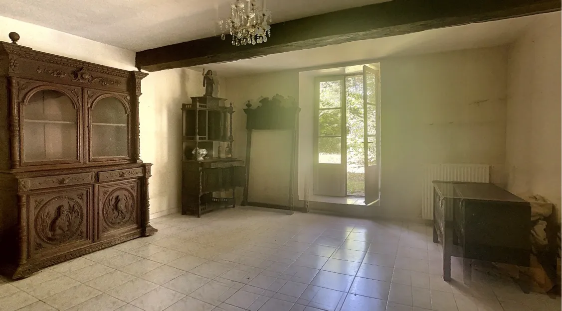 Maison bourgeoise en pierre à rénover à Manzac sur Vern, Dordogne 