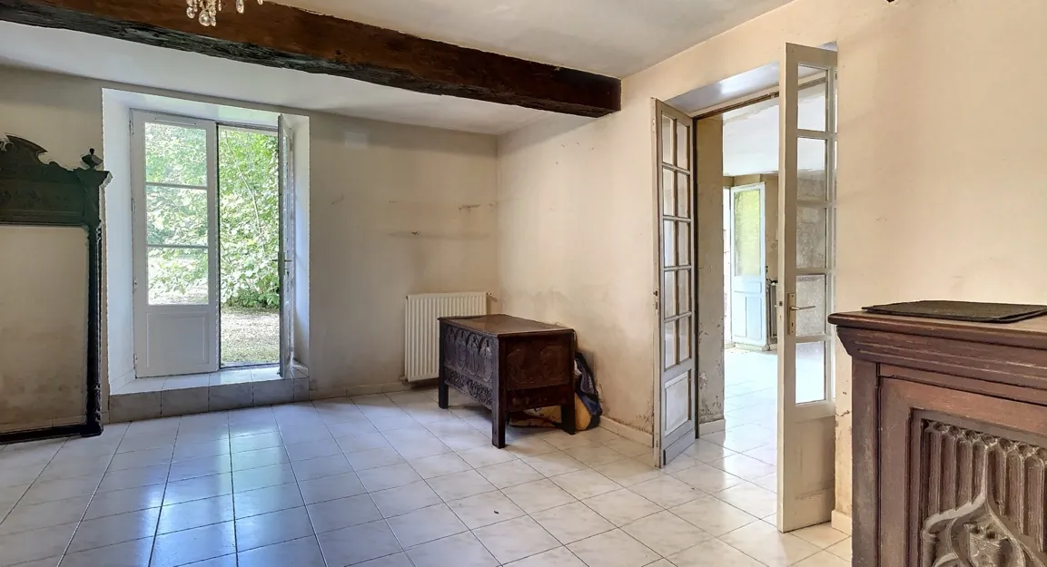 Maison bourgeoise en pierre à rénover à Manzac sur Vern, Dordogne 