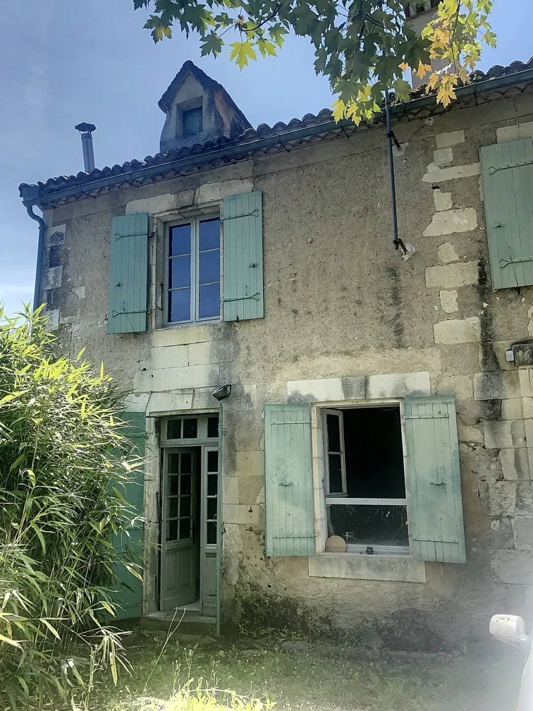 Maison bourgeoise en pierre à rénover à Manzac sur Vern, Dordogne 