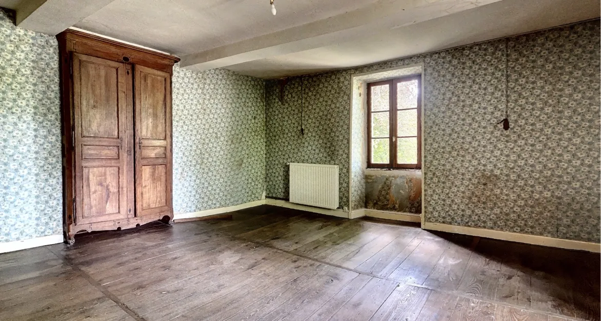 Maison bourgeoise en pierre à rénover à Manzac sur Vern, Dordogne 