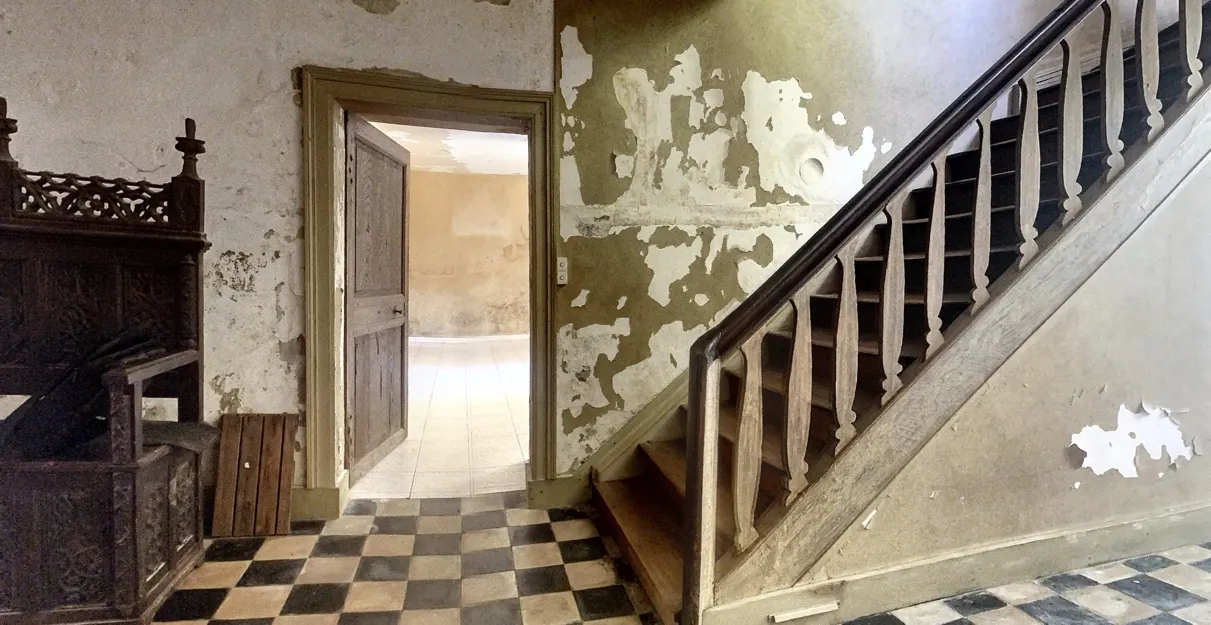 Maison bourgeoise en pierre à rénover à Manzac sur Vern, Dordogne 