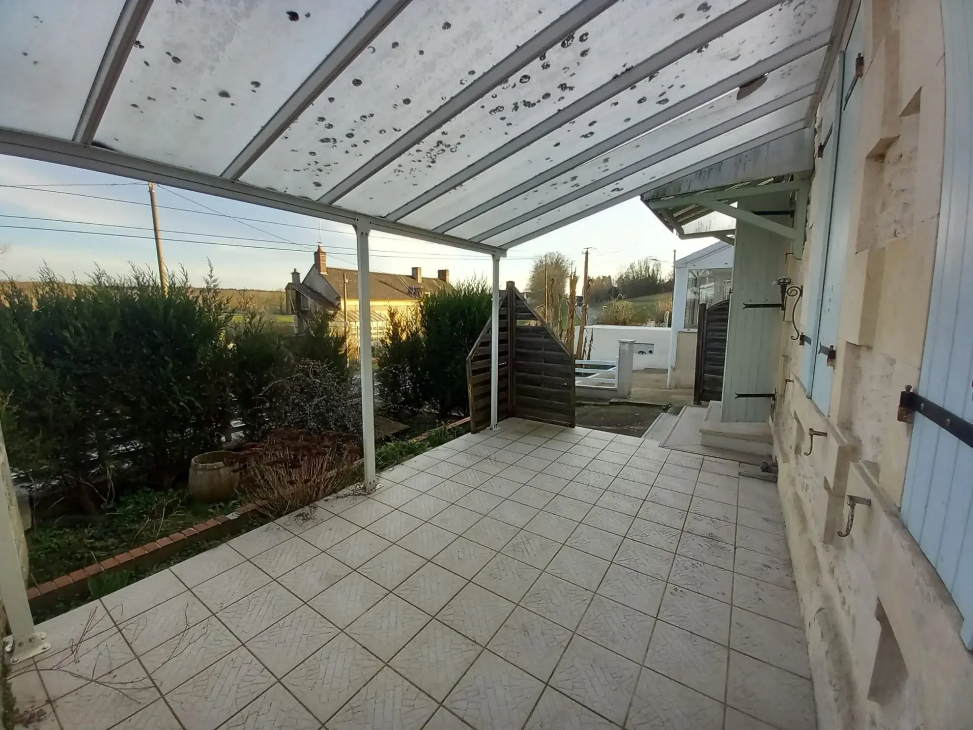 Maison en pierre avec 3 chambres à Guérigny, vue forêt, proche commodités 