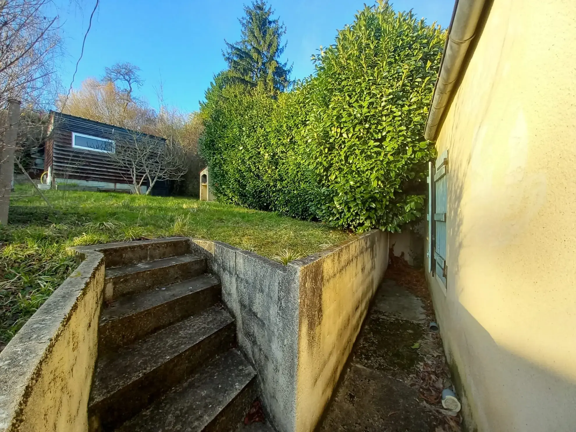 Maison en pierre avec 3 chambres à Guérigny, vue forêt, proche commodités 