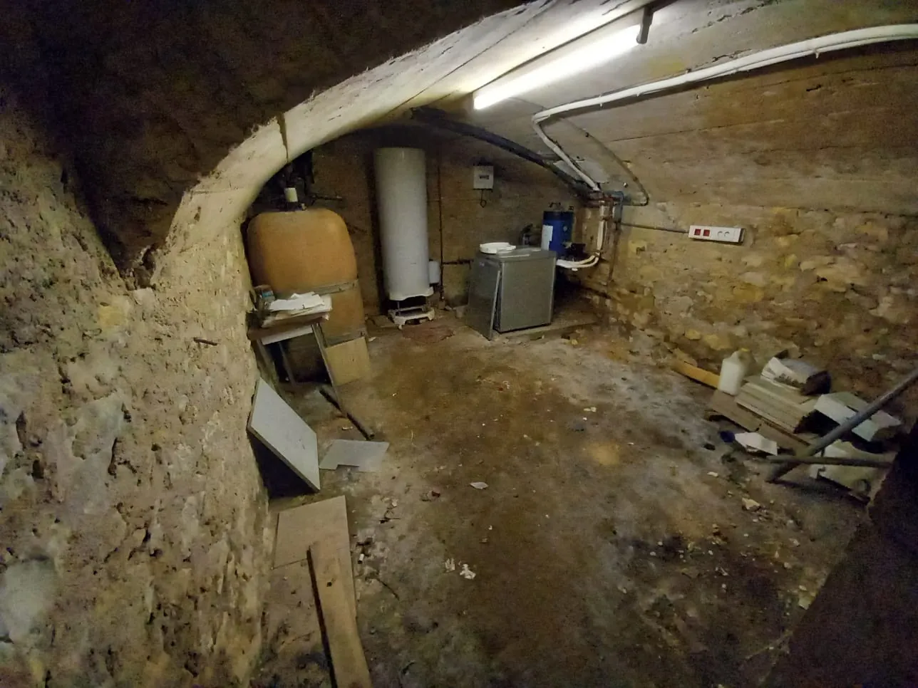 Maison en pierre avec 3 chambres à Guérigny, vue forêt, proche commodités 