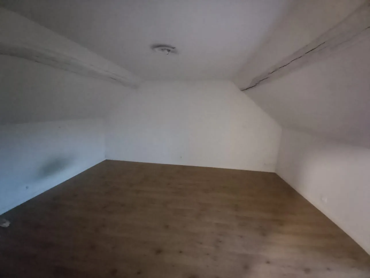 Maison en pierre avec 3 chambres à Guérigny, vue forêt, proche commodités 