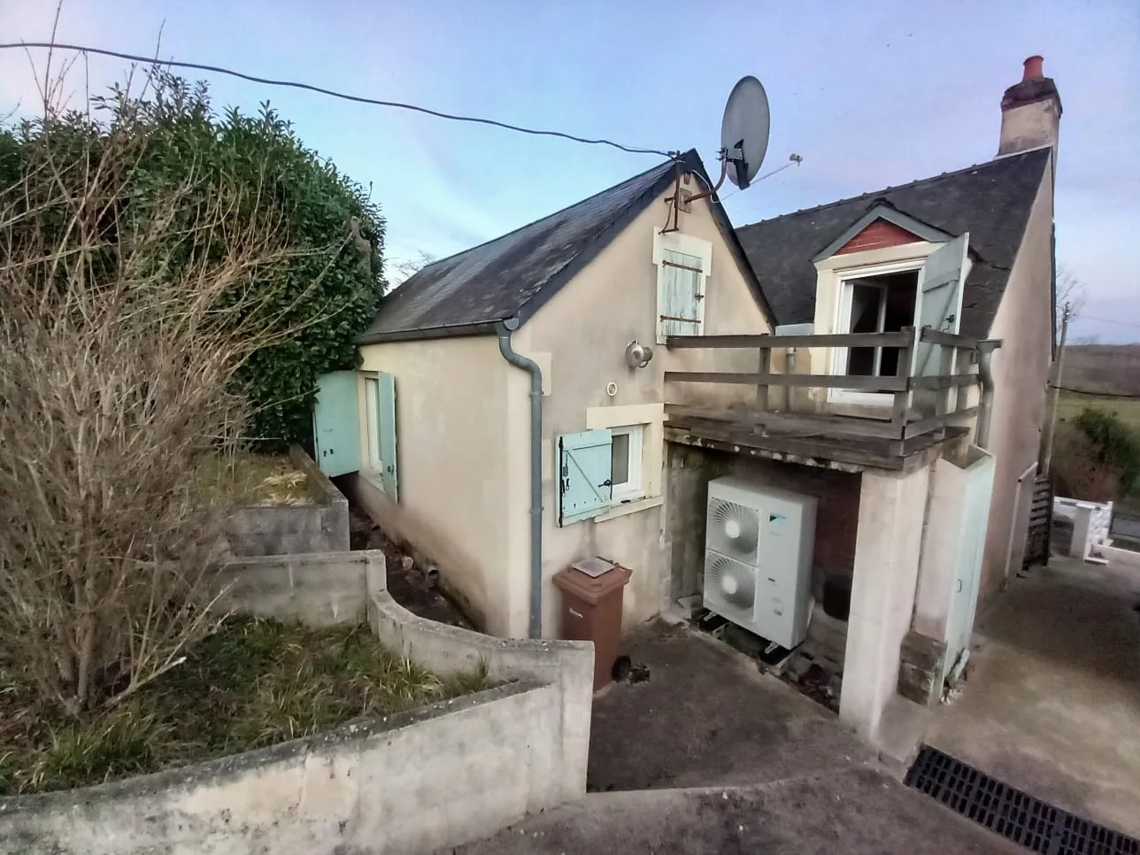 Maison en pierre avec 3 chambres à Guérigny, vue forêt, proche commodités 