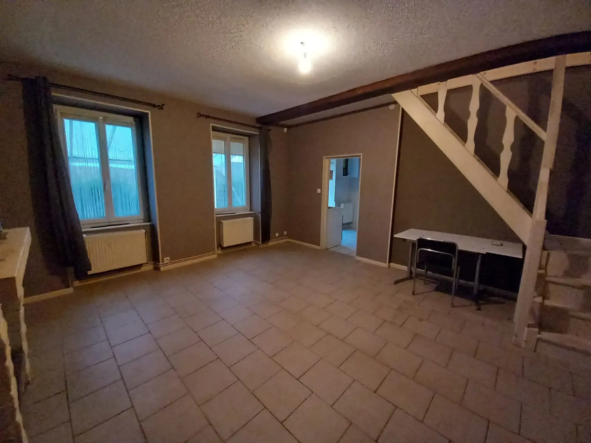 Maison en pierre avec 3 chambres à Guérigny, vue forêt, proche commodités 