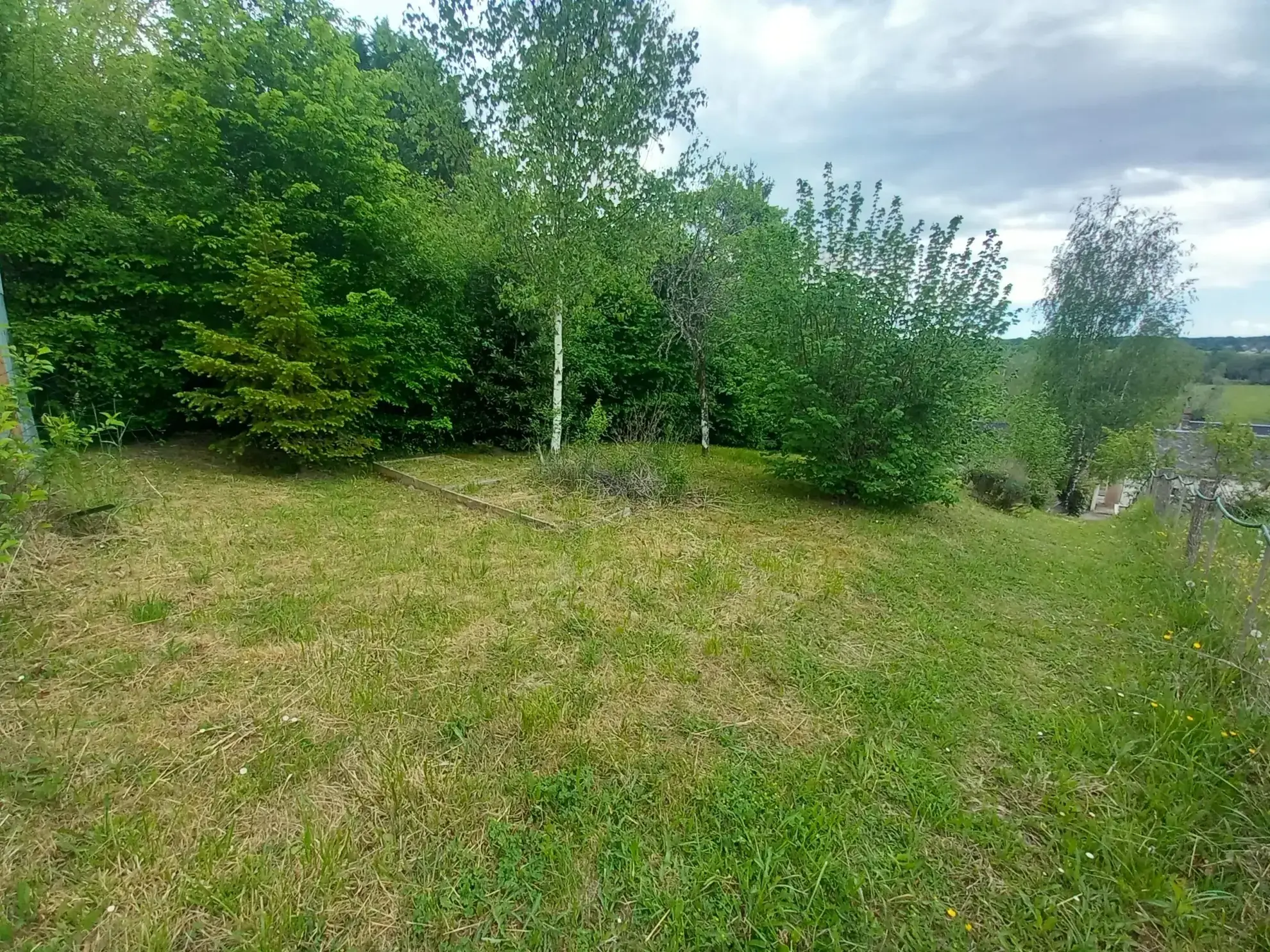 Maison en pierre avec 3 chambres à Guérigny, vue forêt, proche commodités 