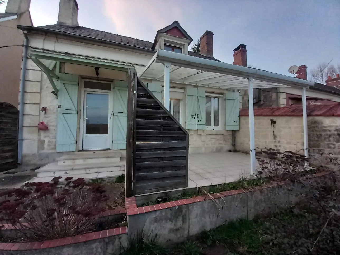 Maison en pierre avec 3 chambres à Guérigny, vue forêt, proche commodités