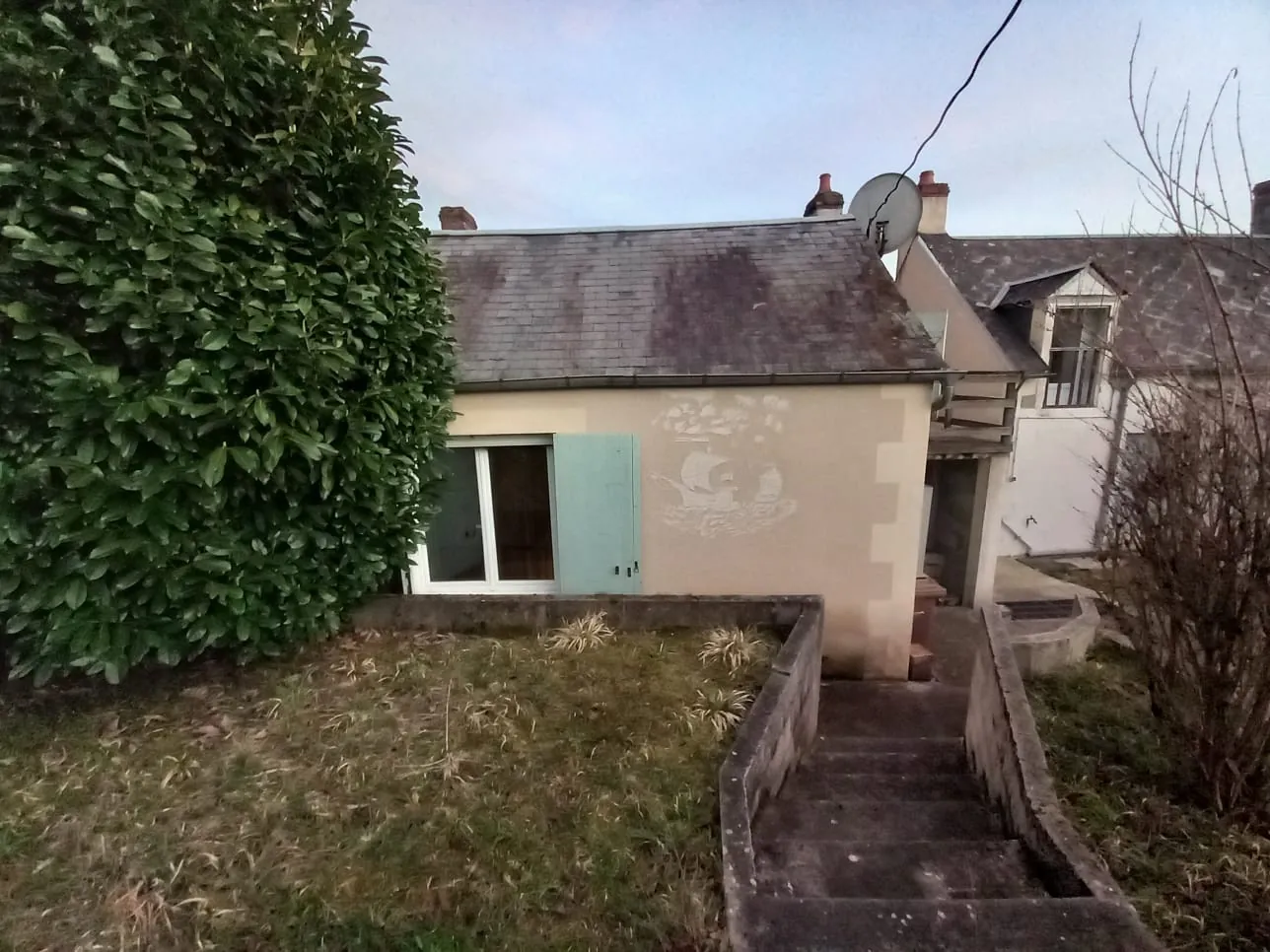 Maison en pierre avec 3 chambres à Guérigny, vue forêt, proche commodités 