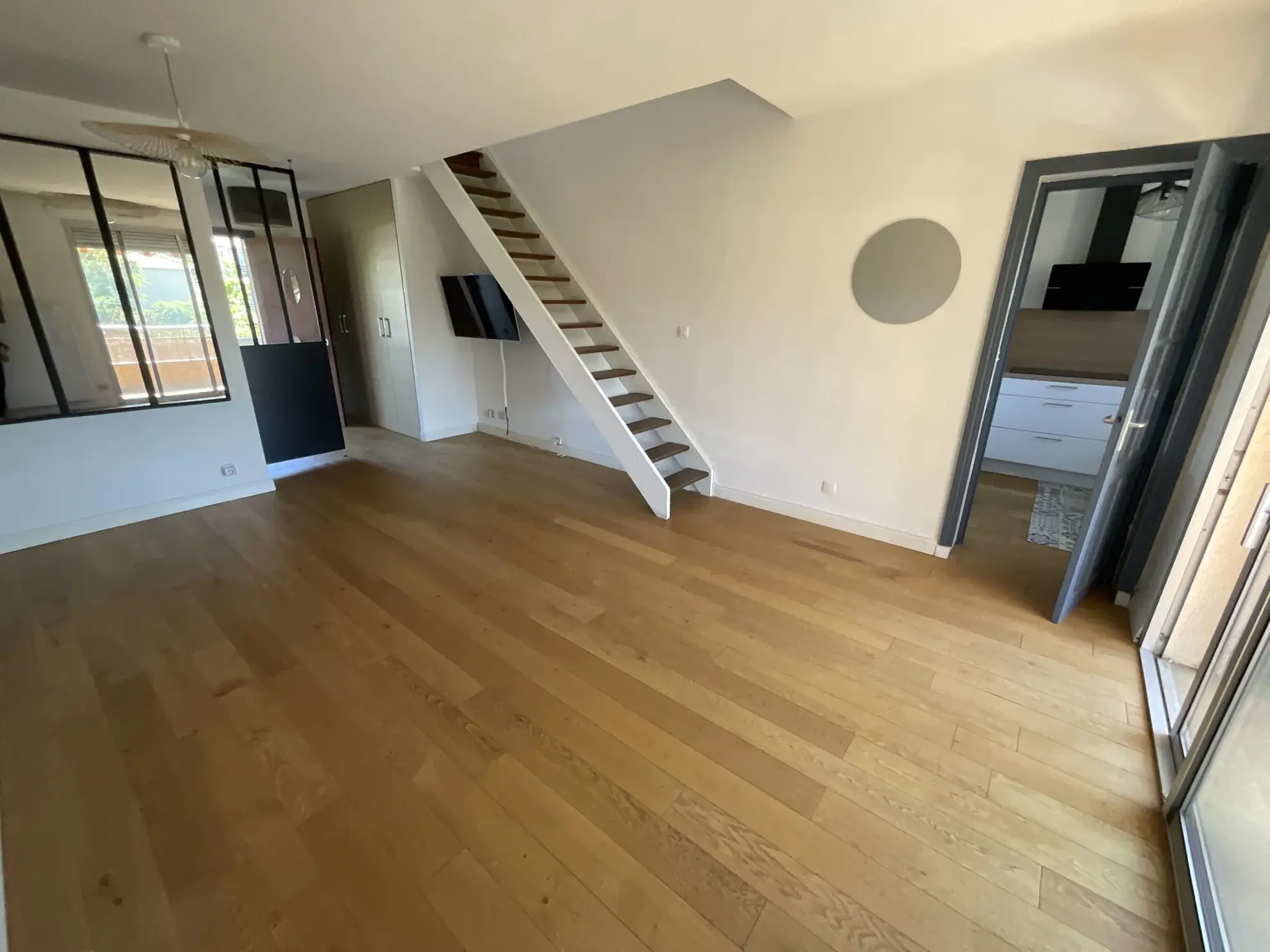 Appartement duplex en dernier étage à Cagnes-sur-Mer avec terrasse et vue dégagée 