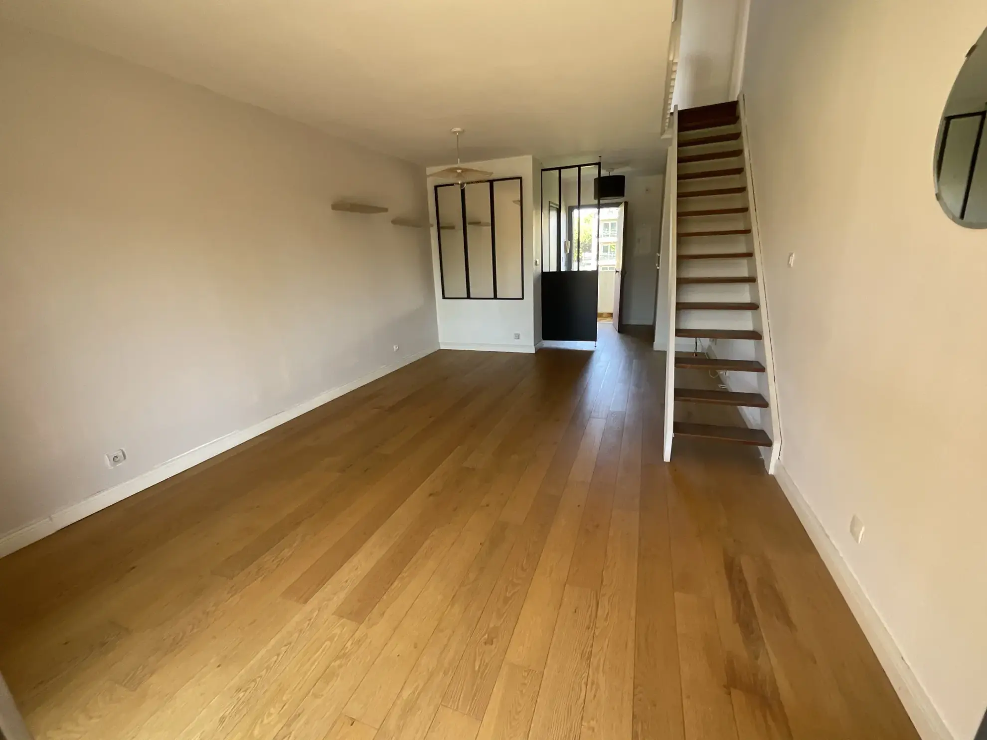 Appartement duplex en dernier étage à Cagnes-sur-Mer avec terrasse et vue dégagée 