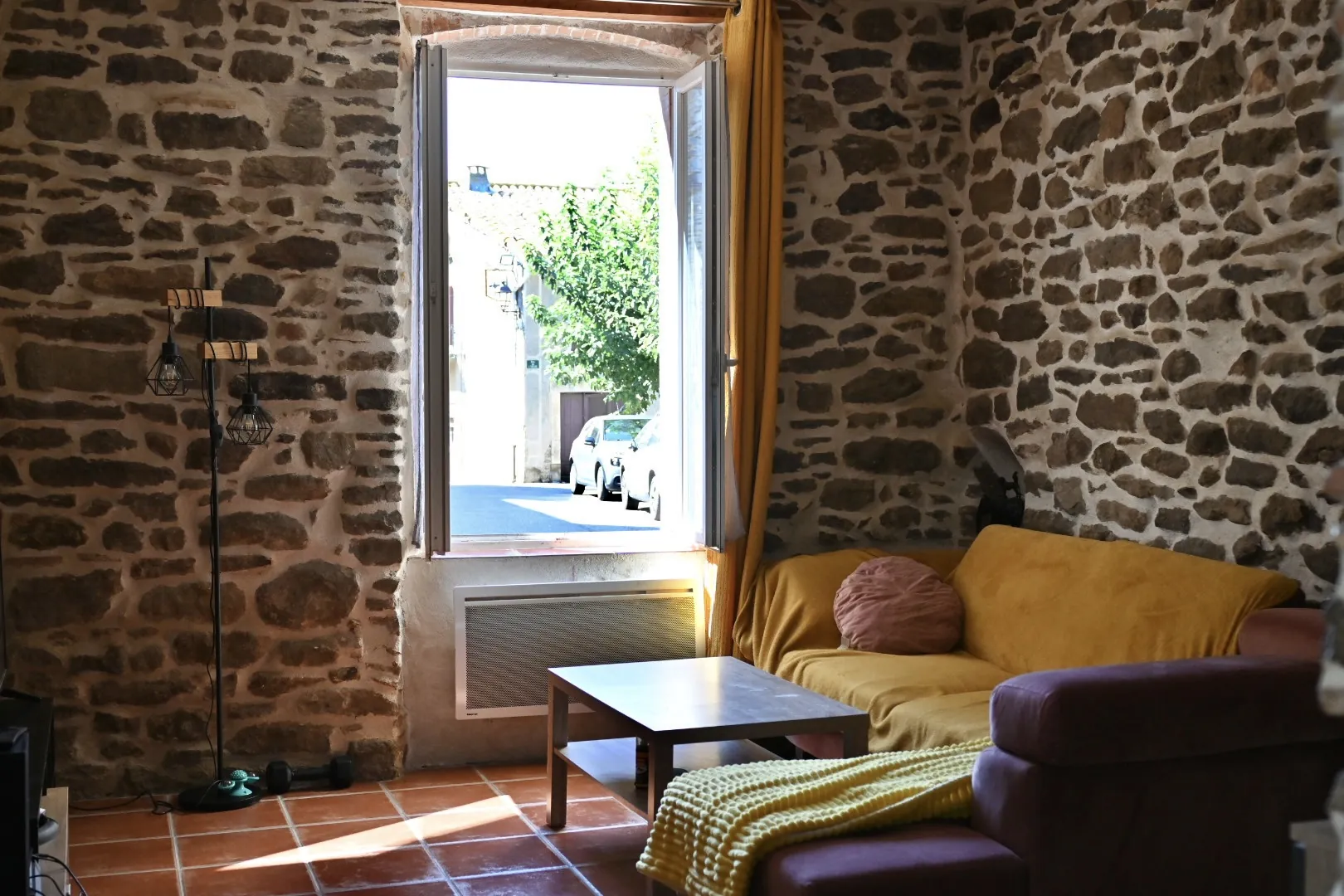 A vendre maison de village à Aigues-Vives, 2 chambres, charme et confort 