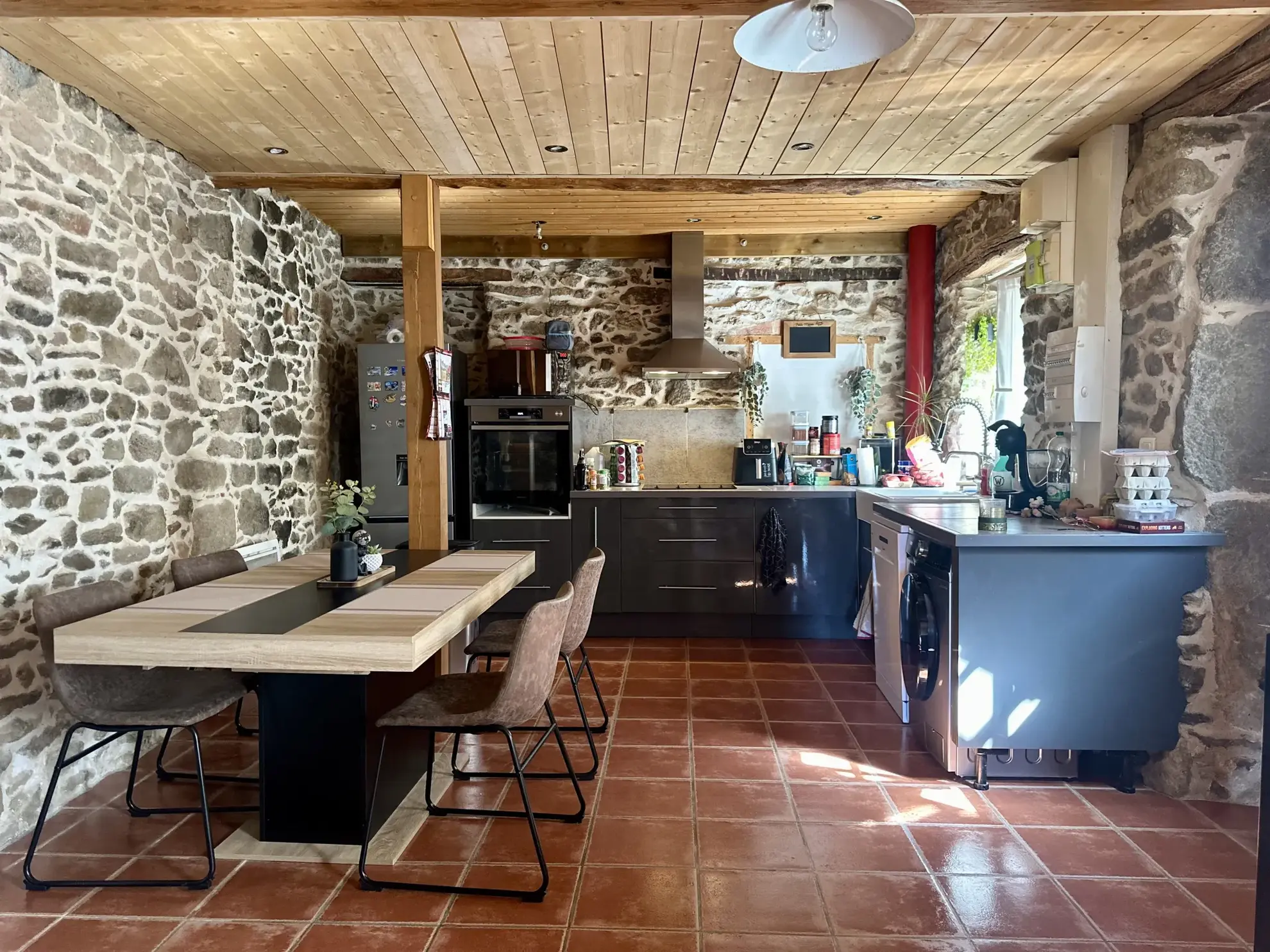 A vendre maison de village à Aigues-Vives, 2 chambres, charme et confort 