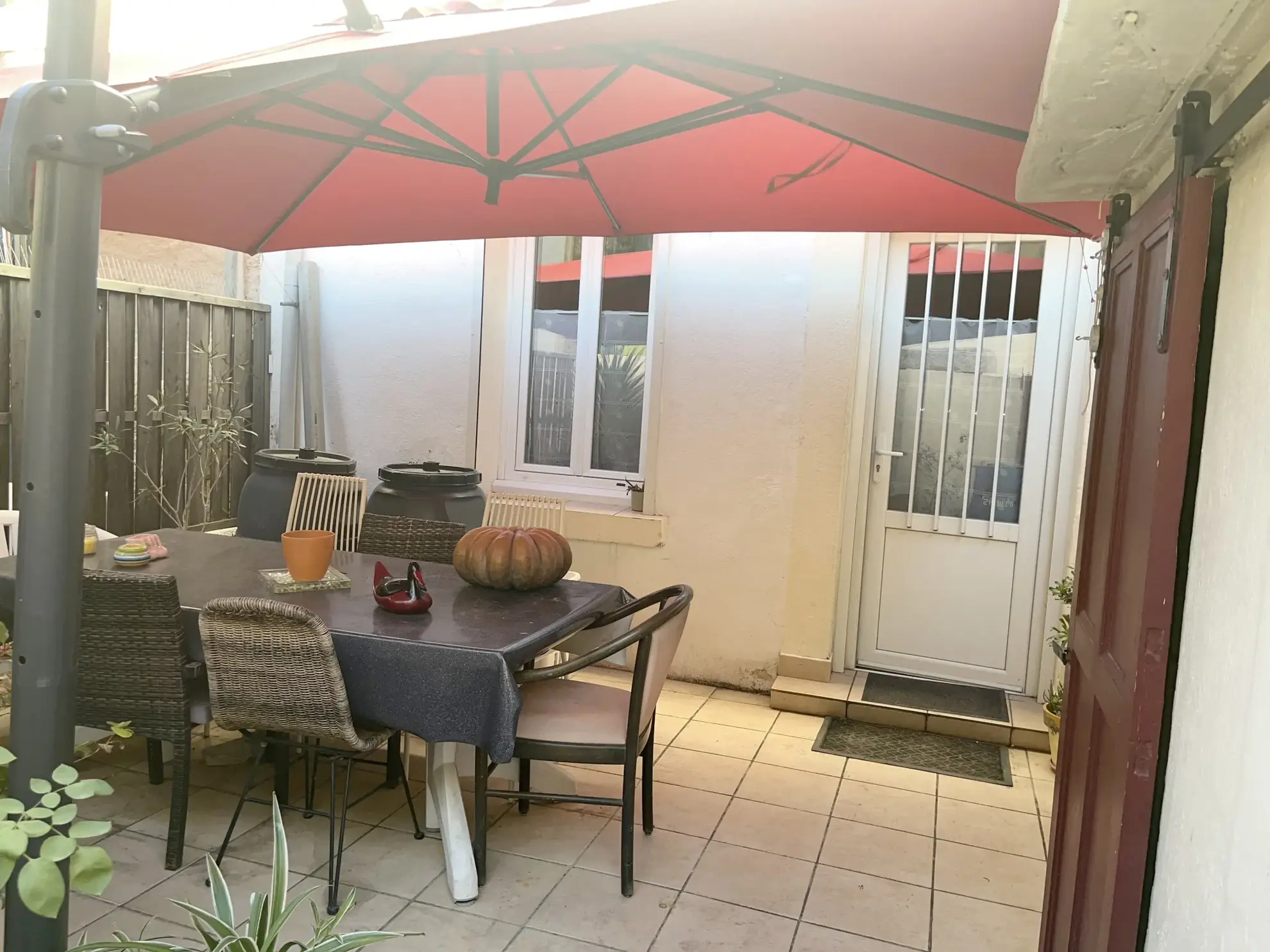 Maison de ville à Lezignan Corbieres avec cour orientée sud et 4 chambres 