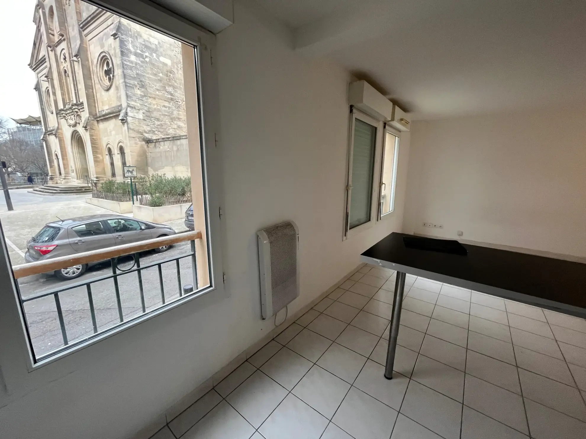 Appartement 2 pièces à Nîmes avec garage, proche lieu historique 