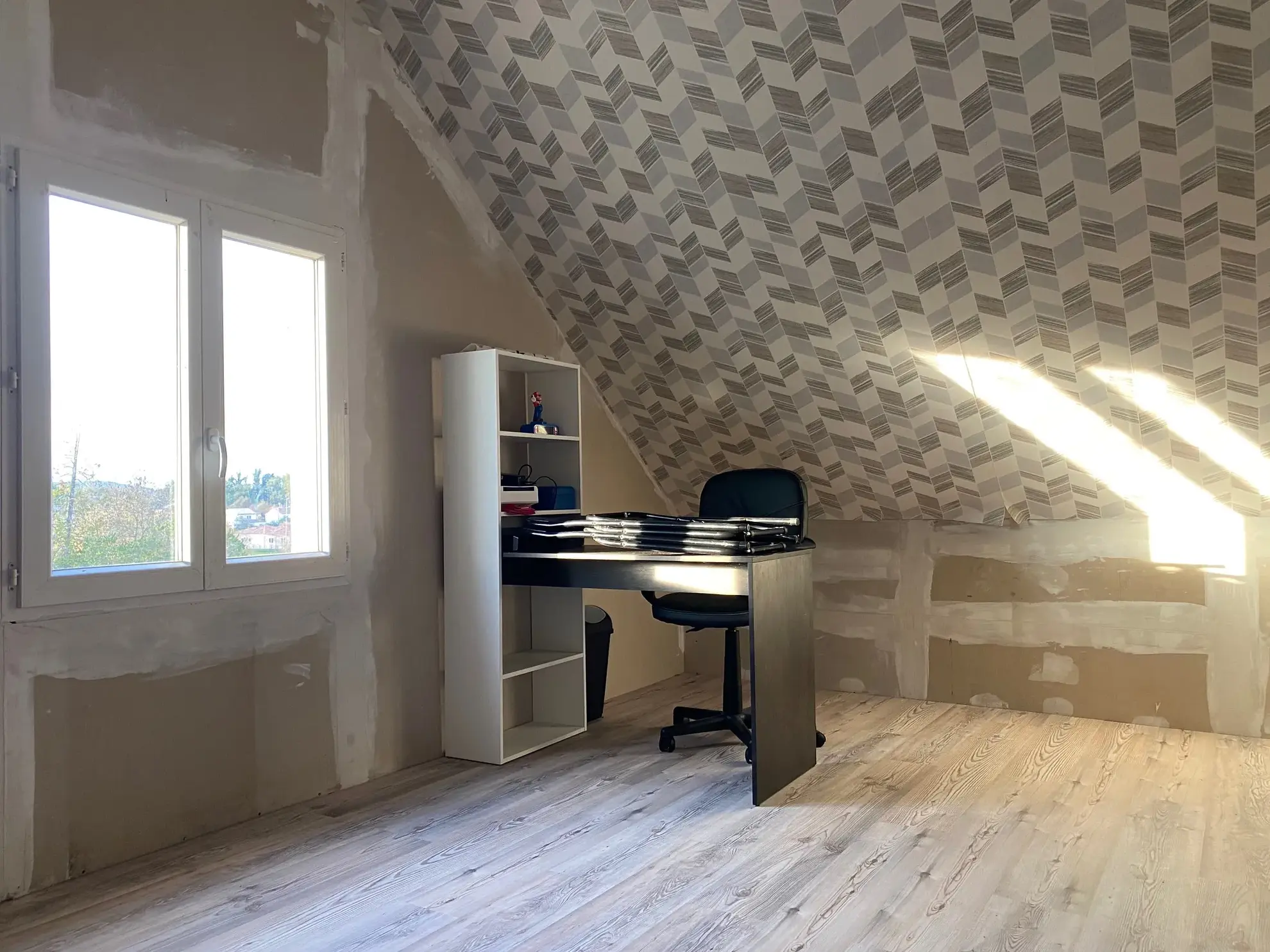 Maison de ville à Riberac avec terrain, terrasse et 4 chambres, rénovée et habitée immédiatement 