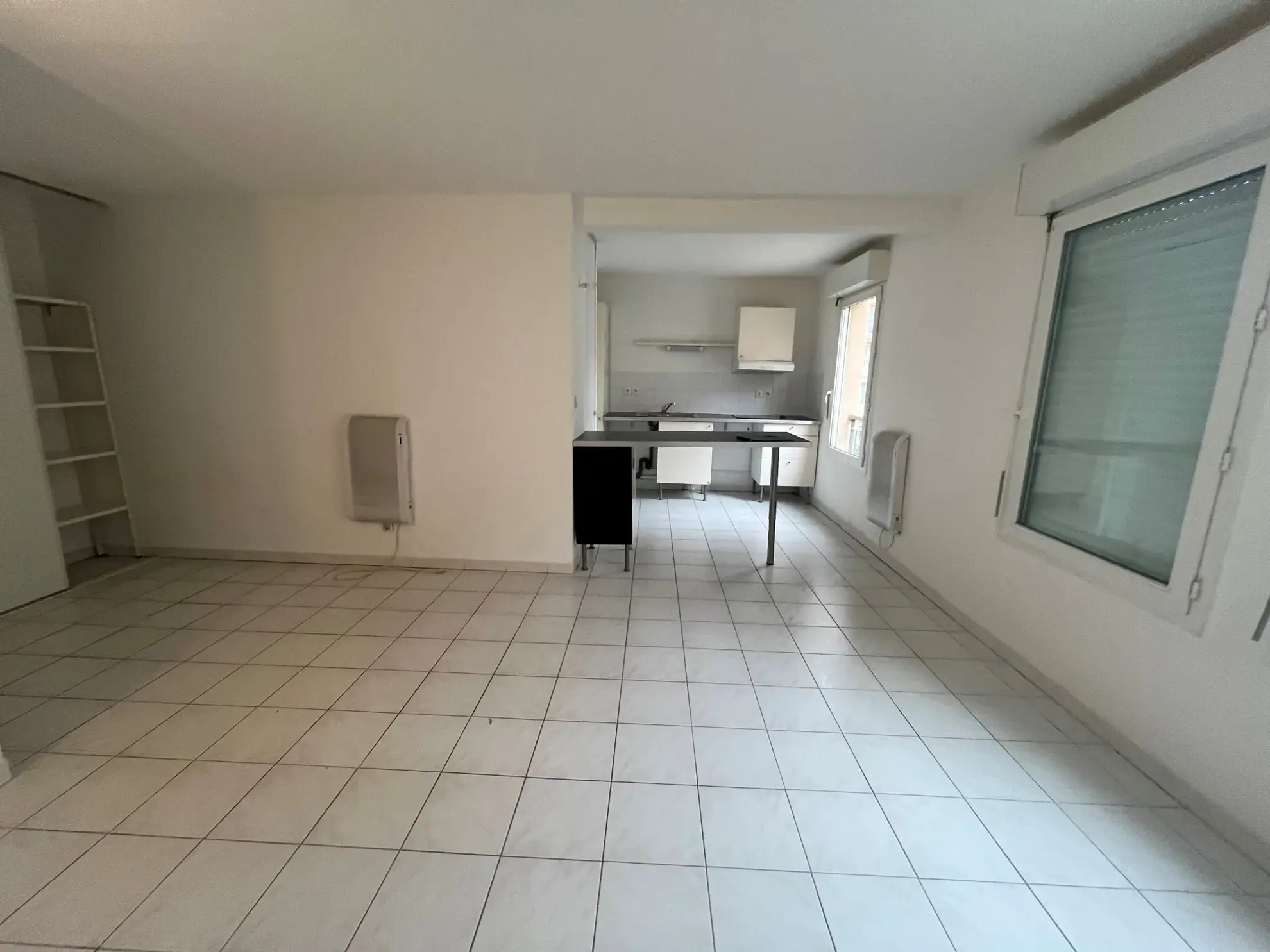 Appartement 2 pièces à Nîmes avec garage, proche lieu historique 