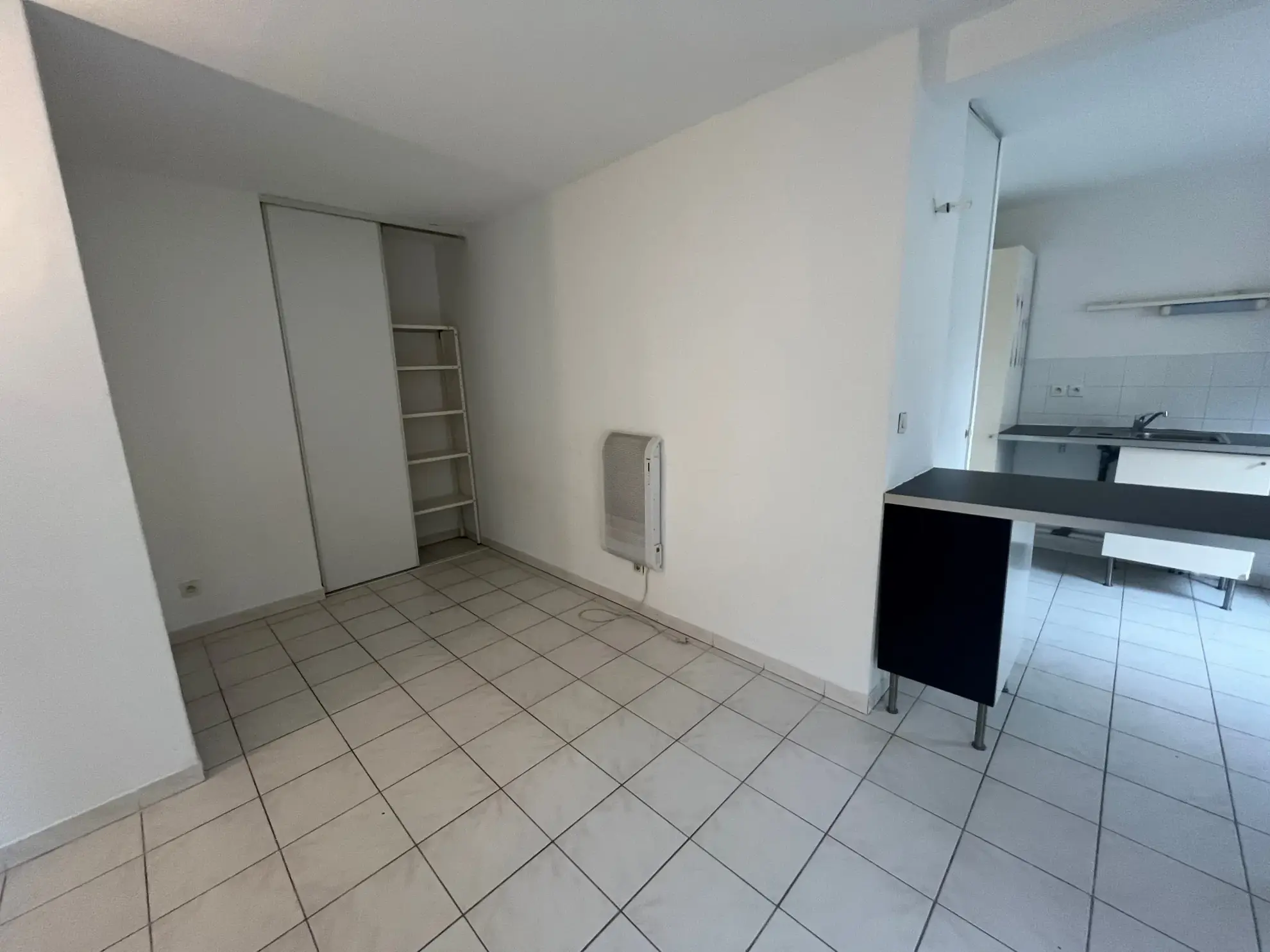 Appartement 2 pièces à Nîmes avec garage, proche lieu historique 