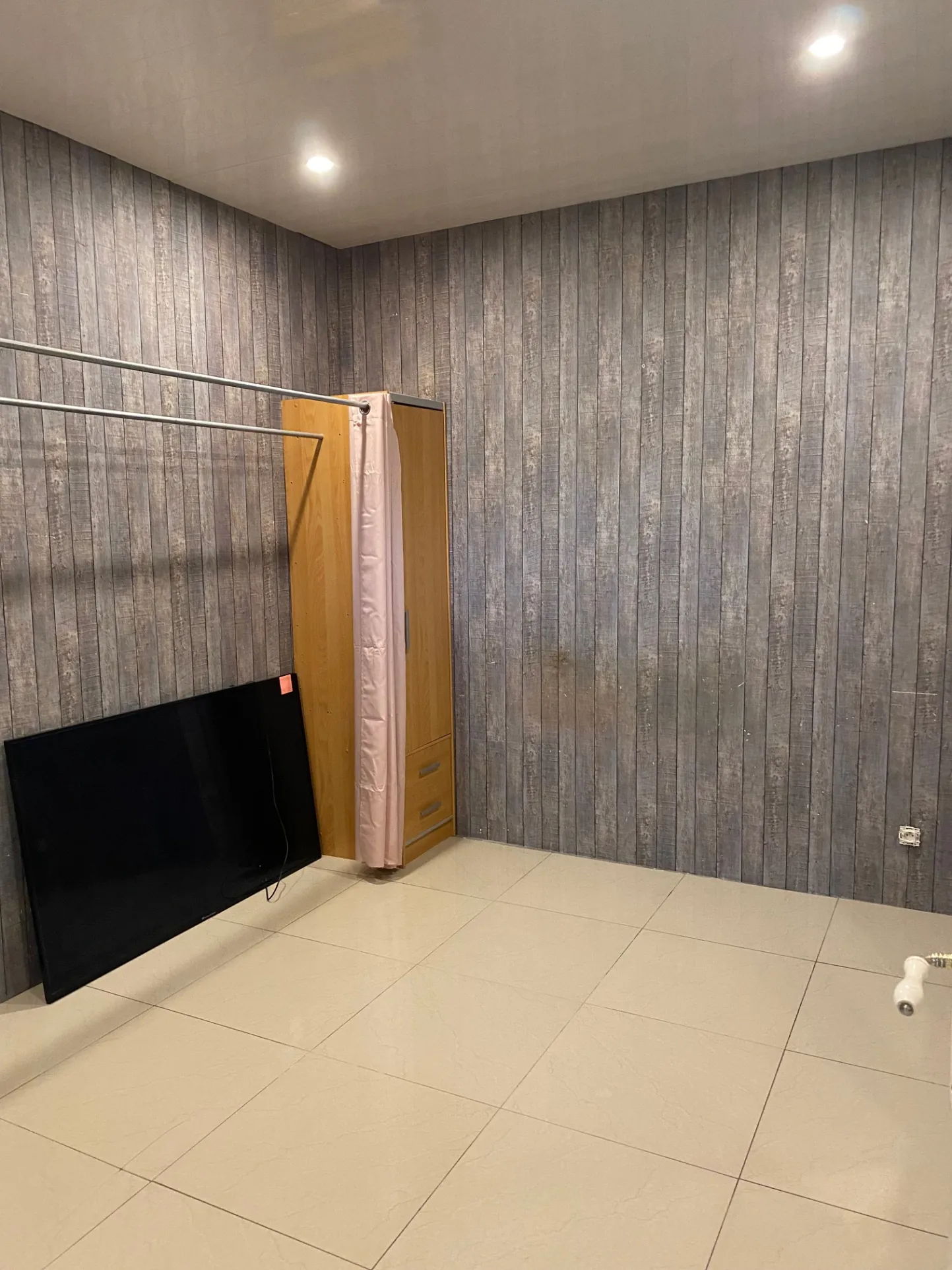 Maison de ville à Riberac avec terrain, terrasse et 4 chambres, rénovée et habitée immédiatement 