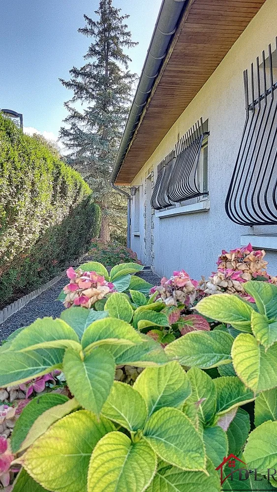 Belle maison familiale à Frotey-lès-Vesoul avec jardin et plusieurs parking 