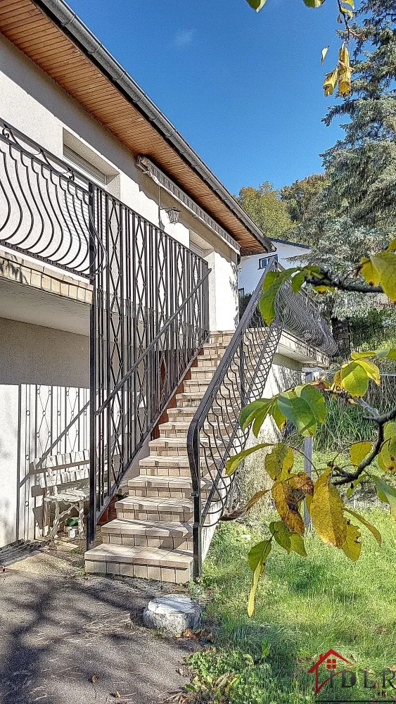 Belle maison familiale à Frotey-lès-Vesoul avec jardin et plusieurs parking 