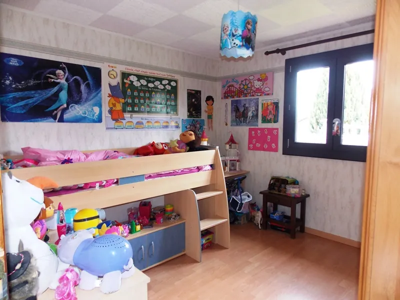 Maison familiale 5 chambres avec terrasses à Anould – secteur calme et proche commodités 