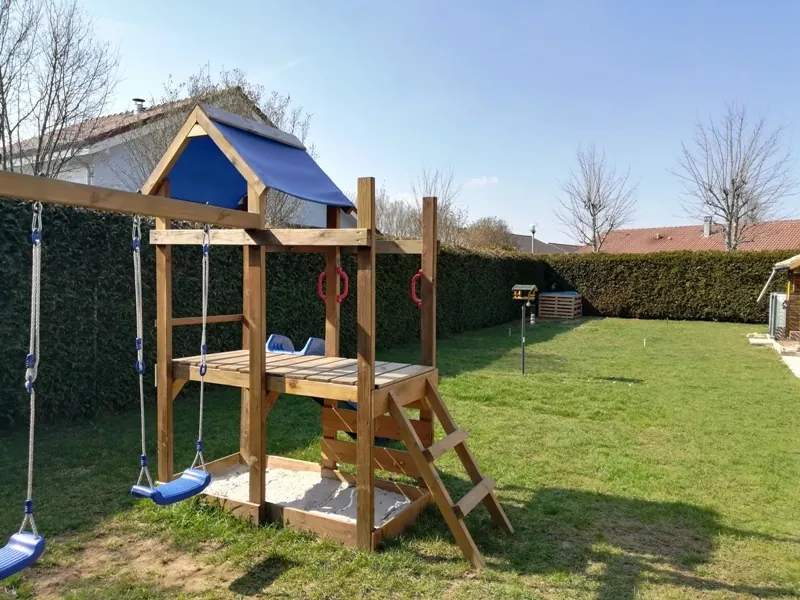 Maison familiale 5 chambres avec terrasses à Anould – secteur calme et proche commodités 