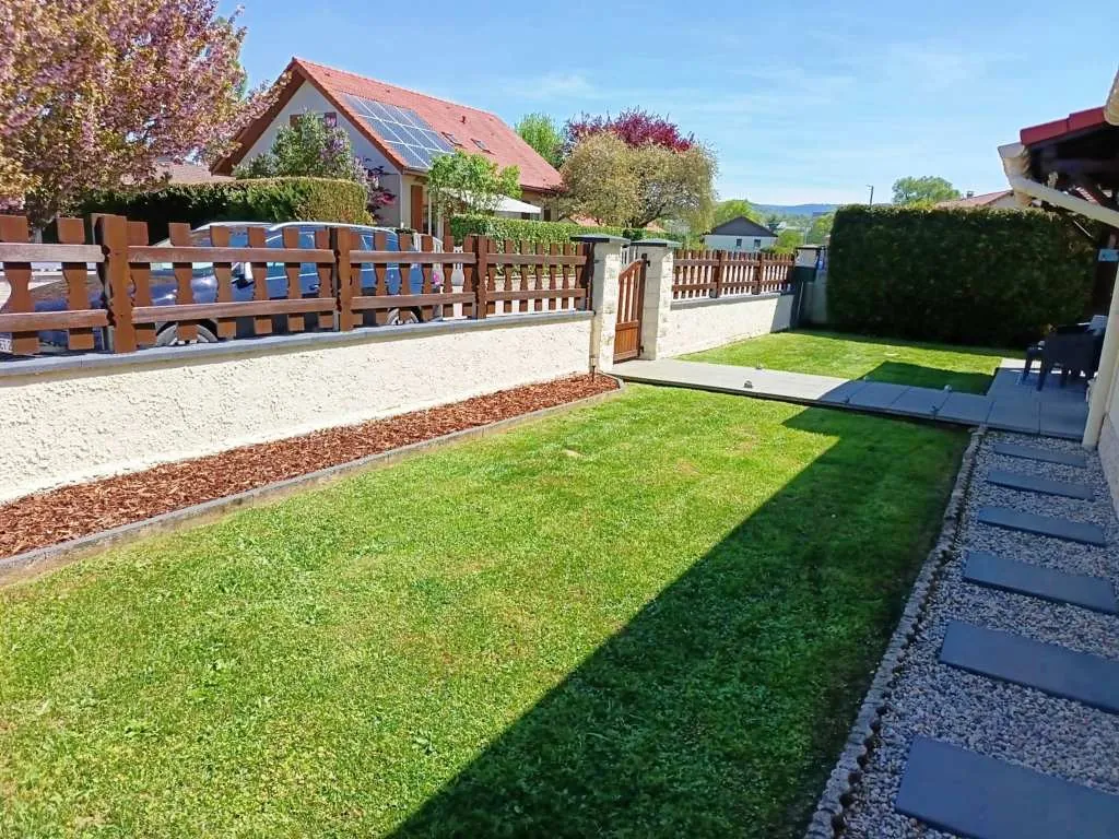 Maison familiale 5 chambres avec terrasses à Anould – secteur calme et proche commodités 