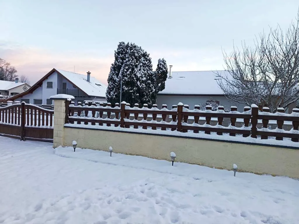 Maison familiale 5 chambres avec terrasses à Anould – secteur calme et proche commodités 