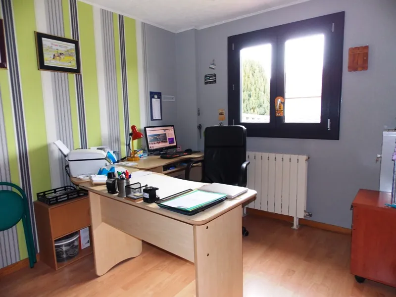 Maison familiale 5 chambres avec terrasses à Anould – secteur calme et proche commodités 