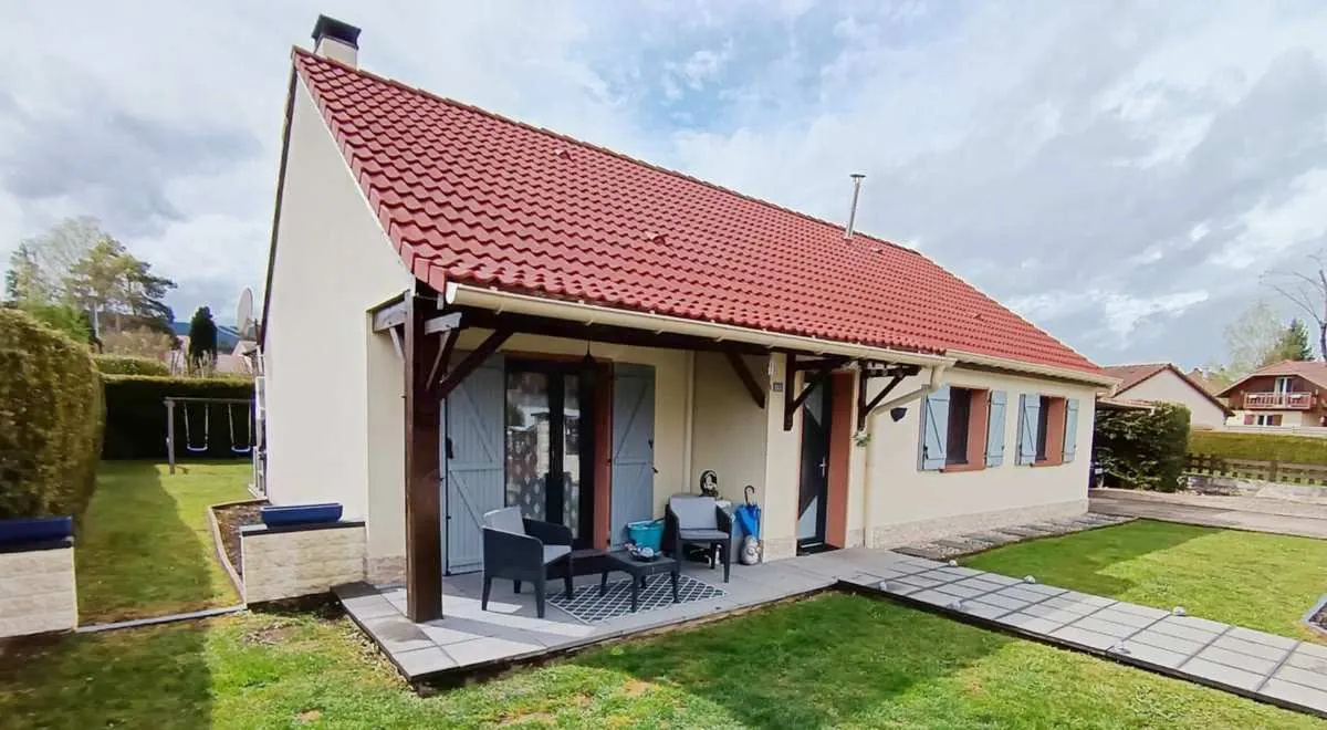 Maison familiale 5 chambres avec terrasses à Anould – secteur calme et proche commodités 