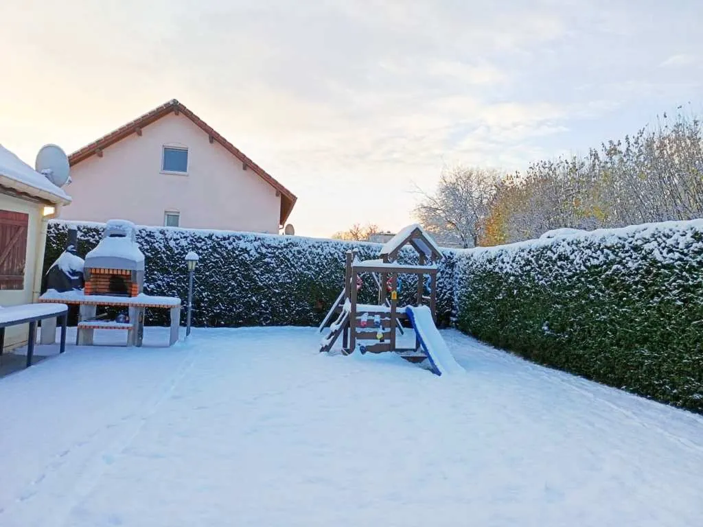 Maison familiale 5 chambres avec terrasses à Anould – secteur calme et proche commodités 