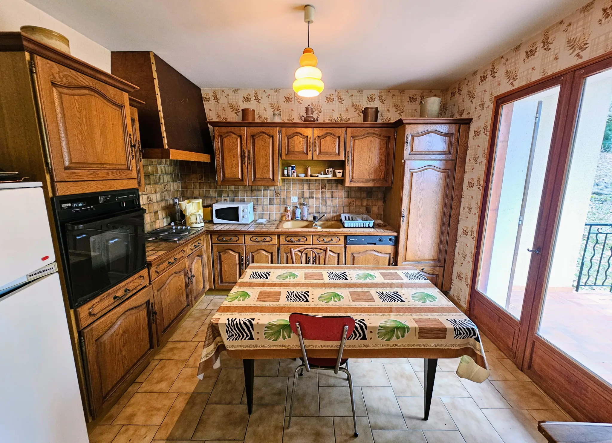 Maison spacieuse avec deux logements à Vals-les-Bains - Vue panoramique et terrain boisé 