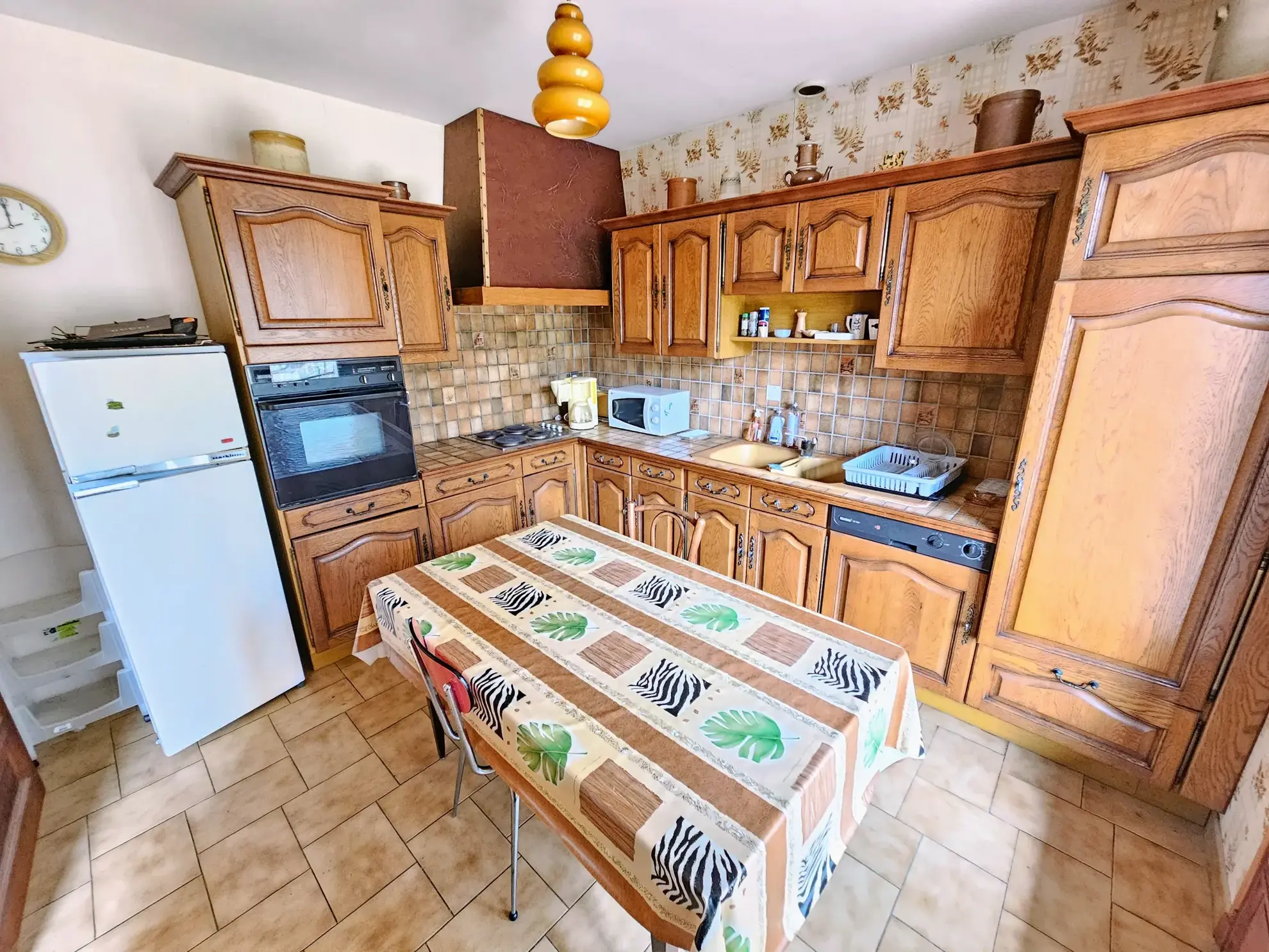 Maison spacieuse avec deux logements à Vals-les-Bains - Vue panoramique et terrain boisé 