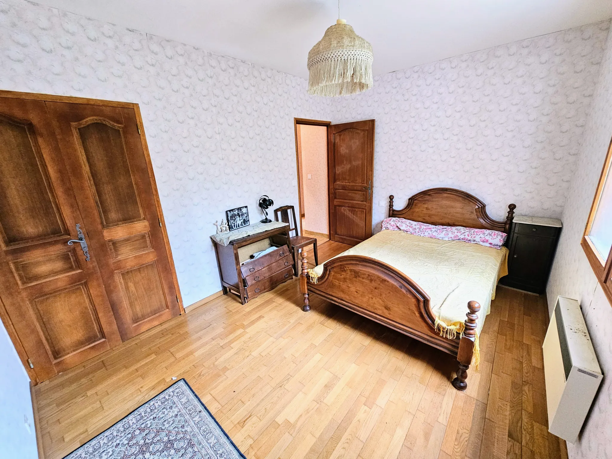 Maison spacieuse avec deux logements à Vals-les-Bains - Vue panoramique et terrain boisé 