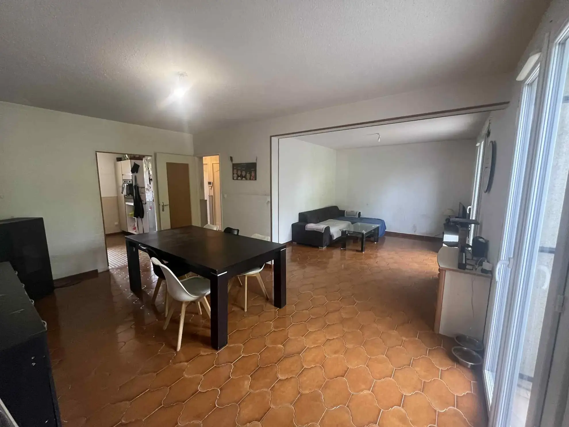 Maison familiale de 219 m² avec jardin, cour et garage à Livron-sur-Drôme 