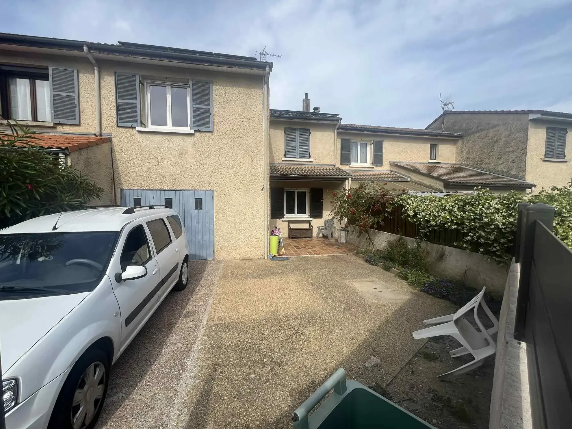 Maison familiale de 219 m² avec jardin, cour et garage à Livron-sur-Drôme 