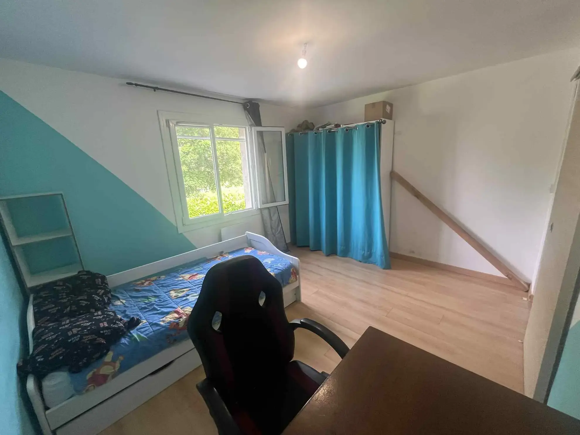 Maison familiale de 219 m² avec jardin, cour et garage à Livron-sur-Drôme 