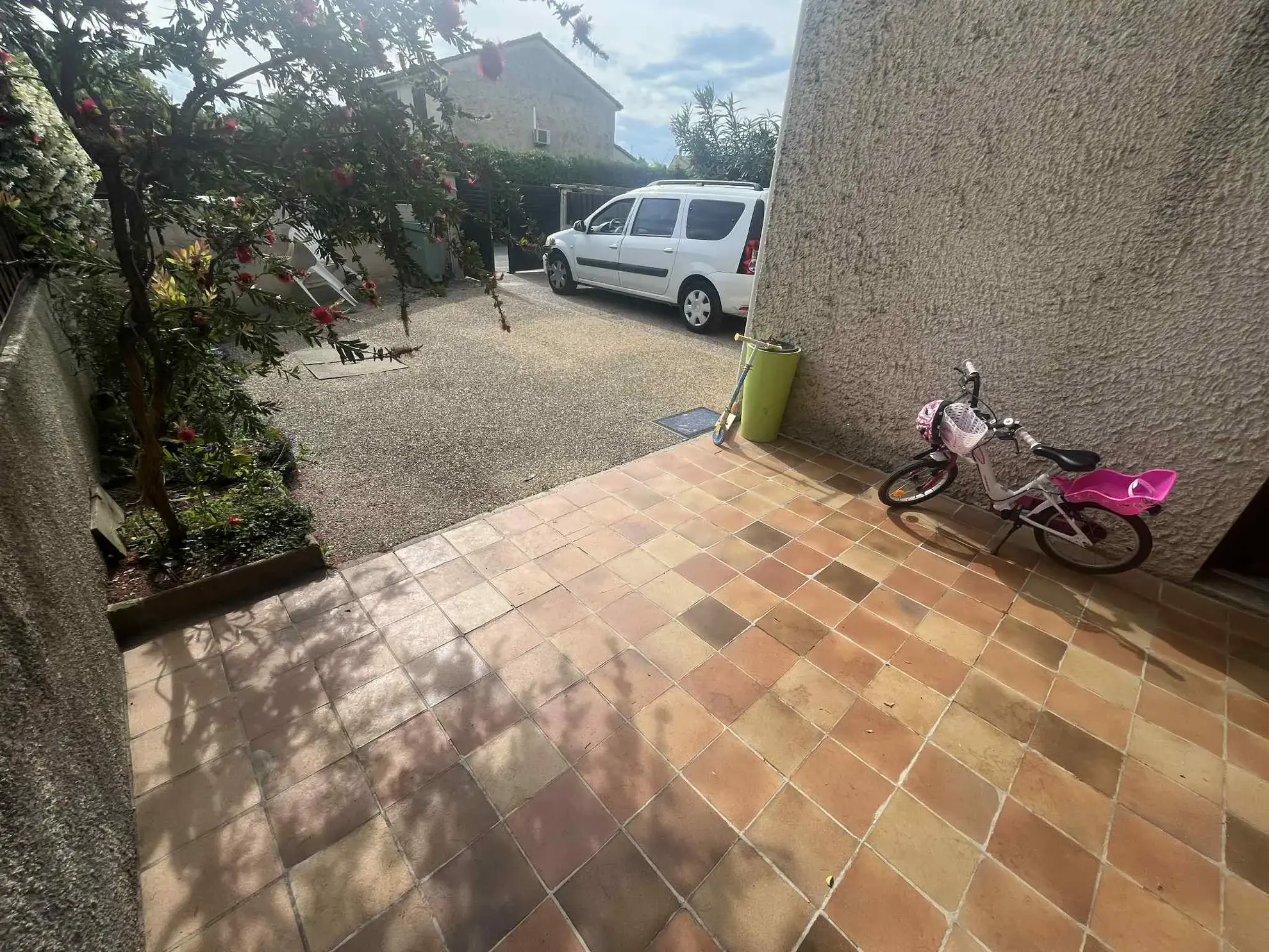 Maison familiale de 219 m² avec jardin, cour et garage à Livron-sur-Drôme 