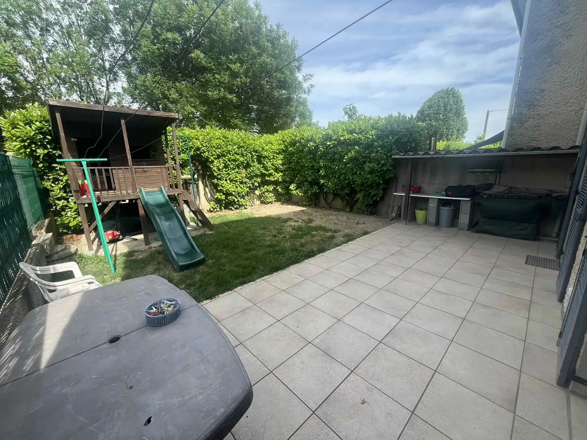 Maison familiale de 219 m² avec jardin, cour et garage à Livron-sur-Drôme 