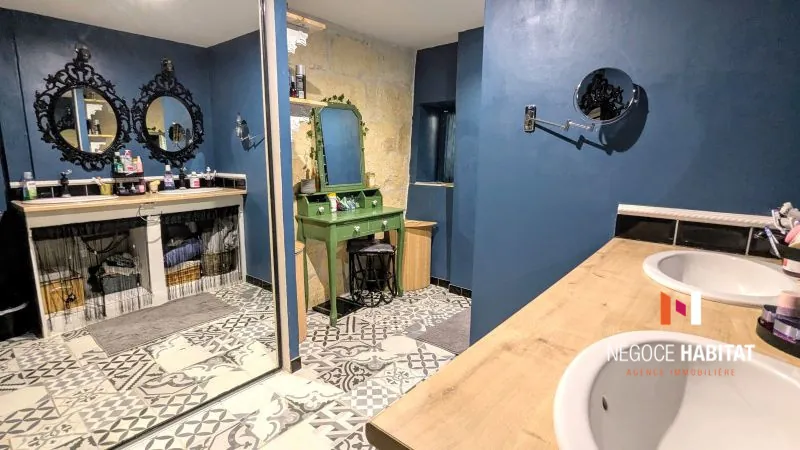 Maison de village à Nages et Solorgues avec terrasse et parking, 102 m² 