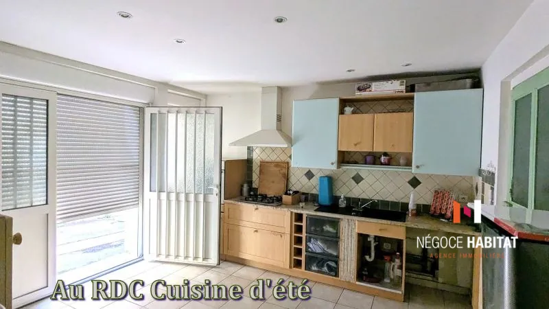 Maison de village à Nages et Solorgues avec terrasse et parking, 102 m² 